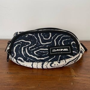 DaKine bum bag hip fanny pack sling navy white black EUC